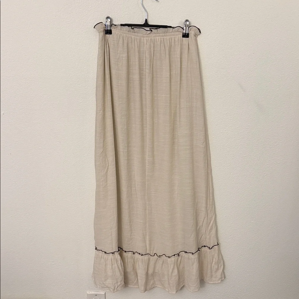 Elegant Cream Ruffle Set - Picture 4 of 7